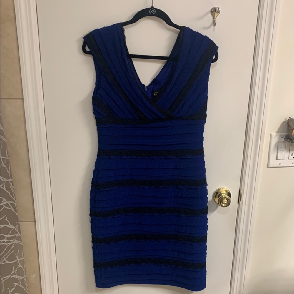 Adrianna Papell Black and Blue Ruched Sheath Mini Dress in Sz 8